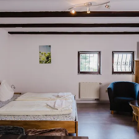 Trobischhof Pensión 3*